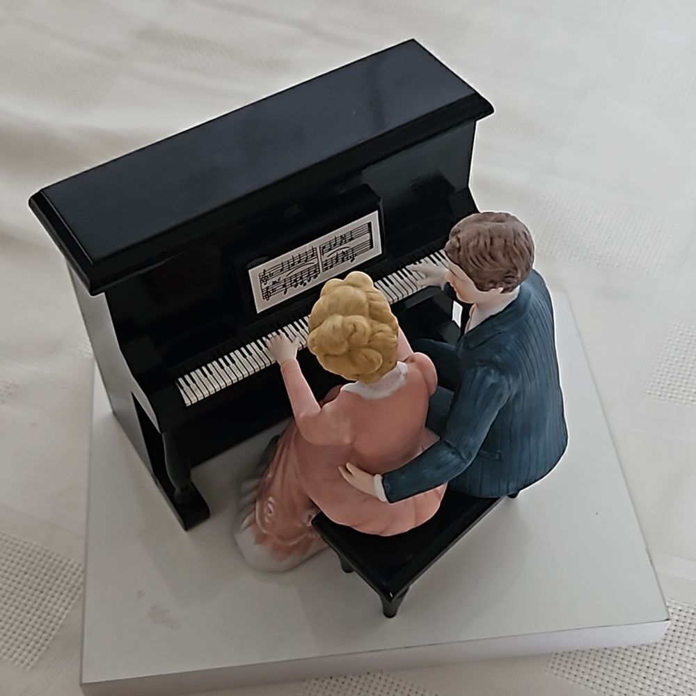 Enesco Vintage 1987 Couple Play Piano Anniversary Waltz Musical Box Wooden